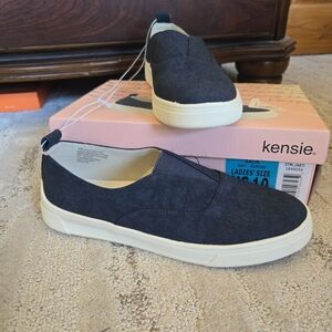 Kensie Blue Slip-On Sneakers Sz. 9